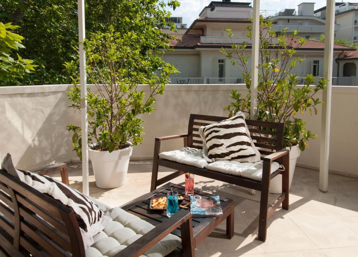 Hotel Carducci 76 Cattolica Buitenkant foto